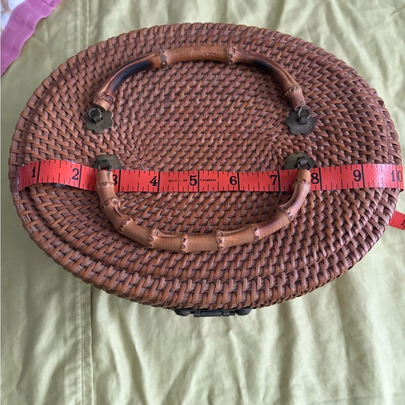 Vintage basket handbag/sewing or knitting basket all flaws are shown in pictures - Picture 13 of 13